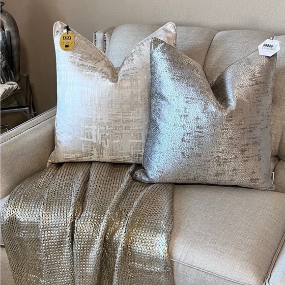 1-NWT CALLISTO HOME DECORATIVE PILLOW (Please read directions for details) - Picture 14 of 16